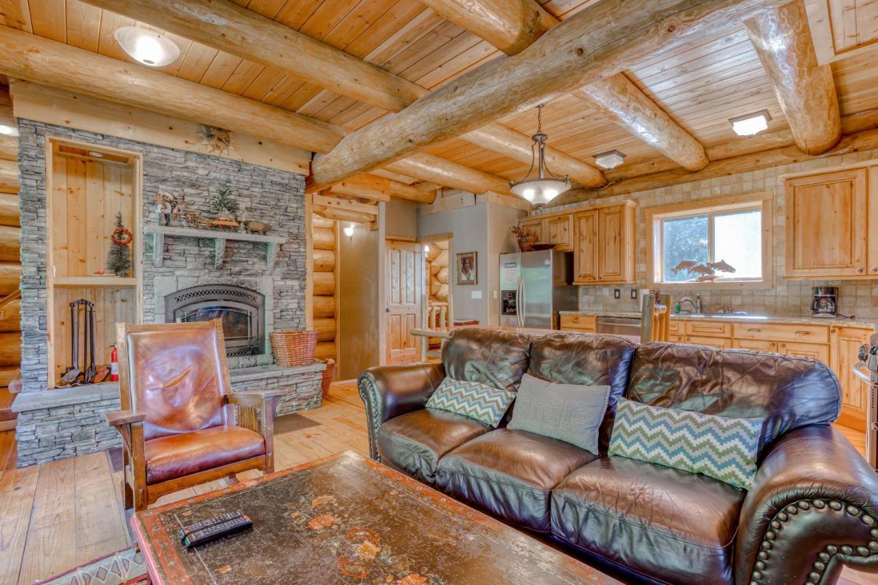 Skiing Bear Chalet Гавърнмънт Кемп Екстериор снимка