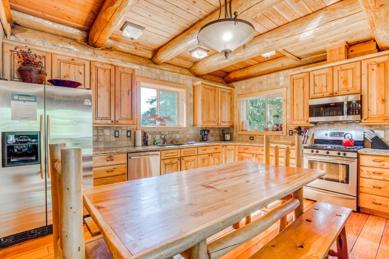 Skiing Bear Chalet Гавърнмънт Кемп Екстериор снимка
