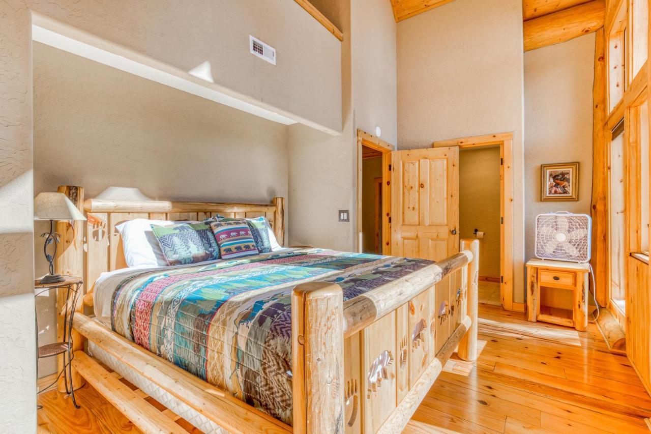 Skiing Bear Chalet Гавърнмънт Кемп Екстериор снимка