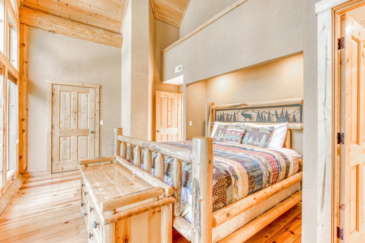 Skiing Bear Chalet Гавърнмънт Кемп Екстериор снимка