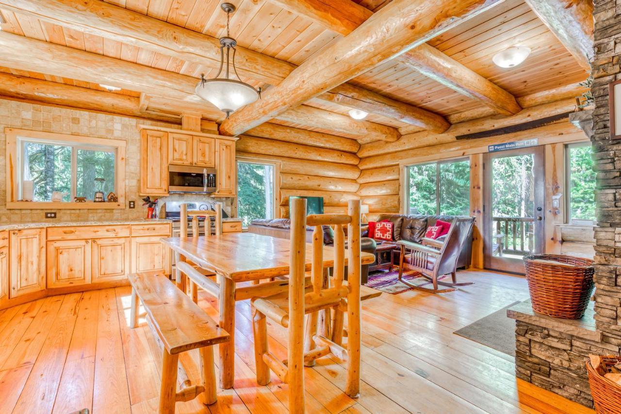 Skiing Bear Chalet Гавърнмънт Кемп Екстериор снимка
