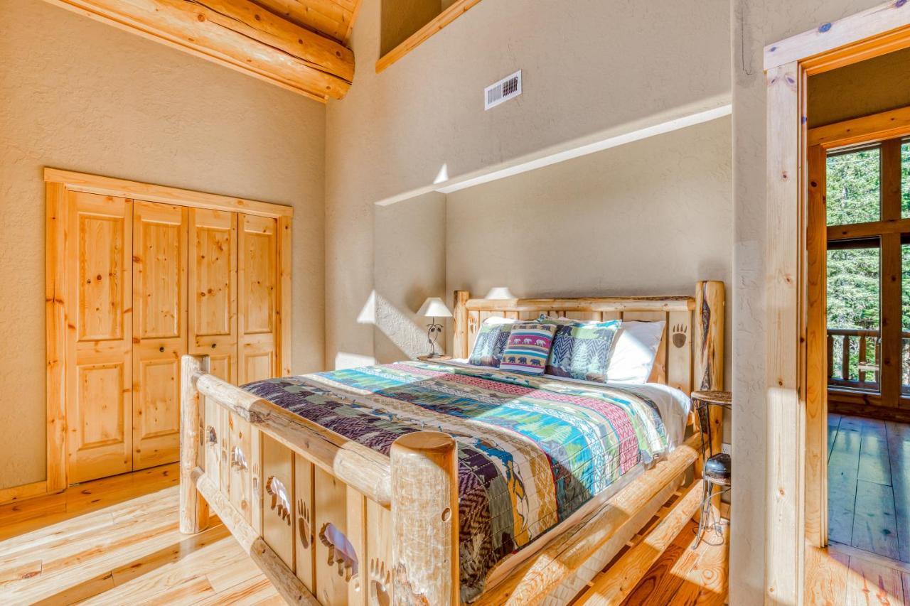 Skiing Bear Chalet Гавърнмънт Кемп Екстериор снимка